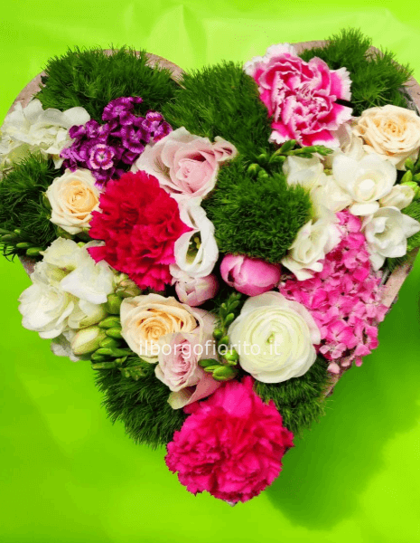 Cuore di rose assortiti.